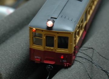 1751 ���C�g�H��